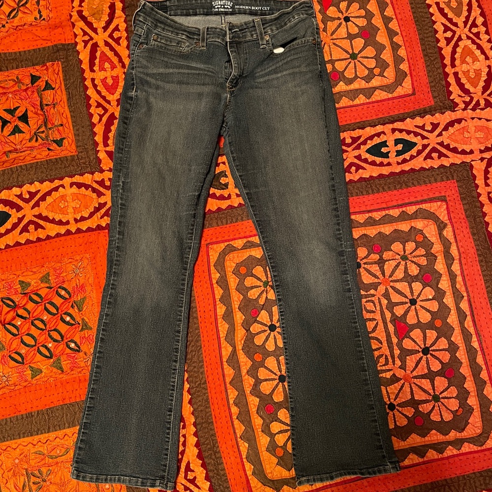 Levi’s Modern Boot Cut 14 W32 Flattering